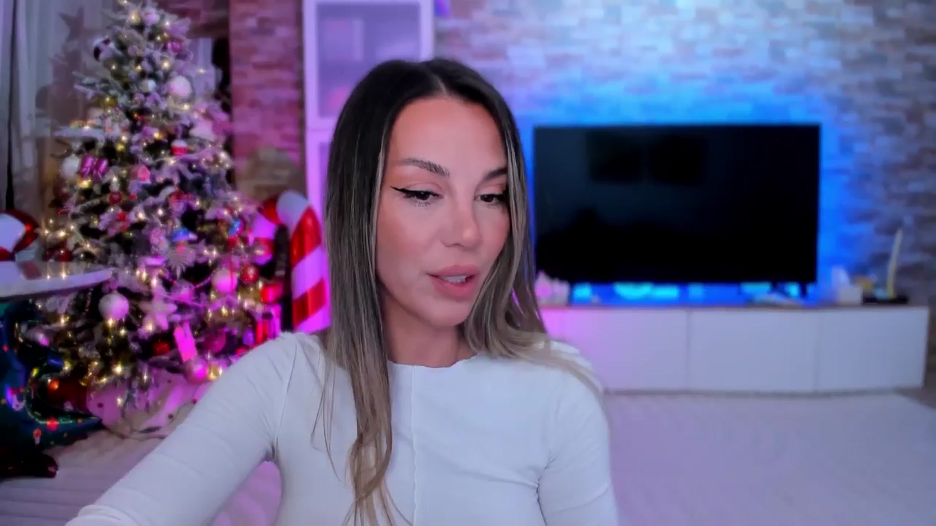 Gallery image thumbnail from Alesia_'s myfreecams stream on, 12/11/2025, 22:44 image 9 of 20