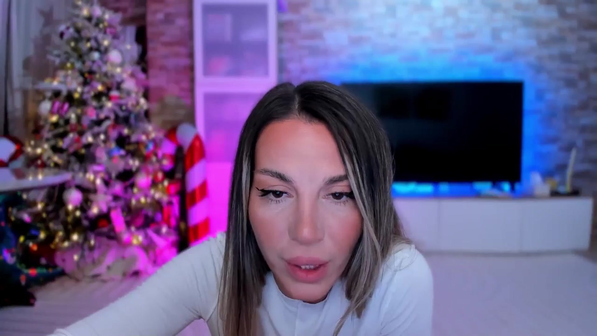 Gallery image thumbnail from Alesia_'s myfreecams stream on, 12/11/2025, 22:44 image 8 of 20