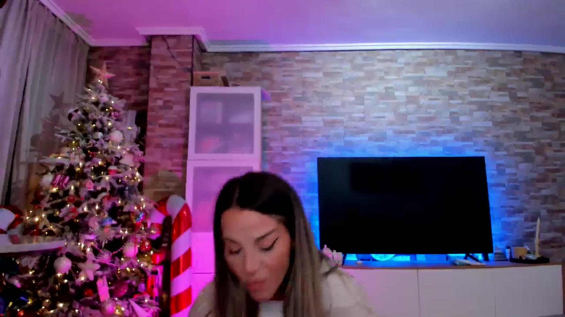Gallery image thumbnail from Alesia_'s myfreecams stream on, 12/12/2025, 24:25 image 6 of 20