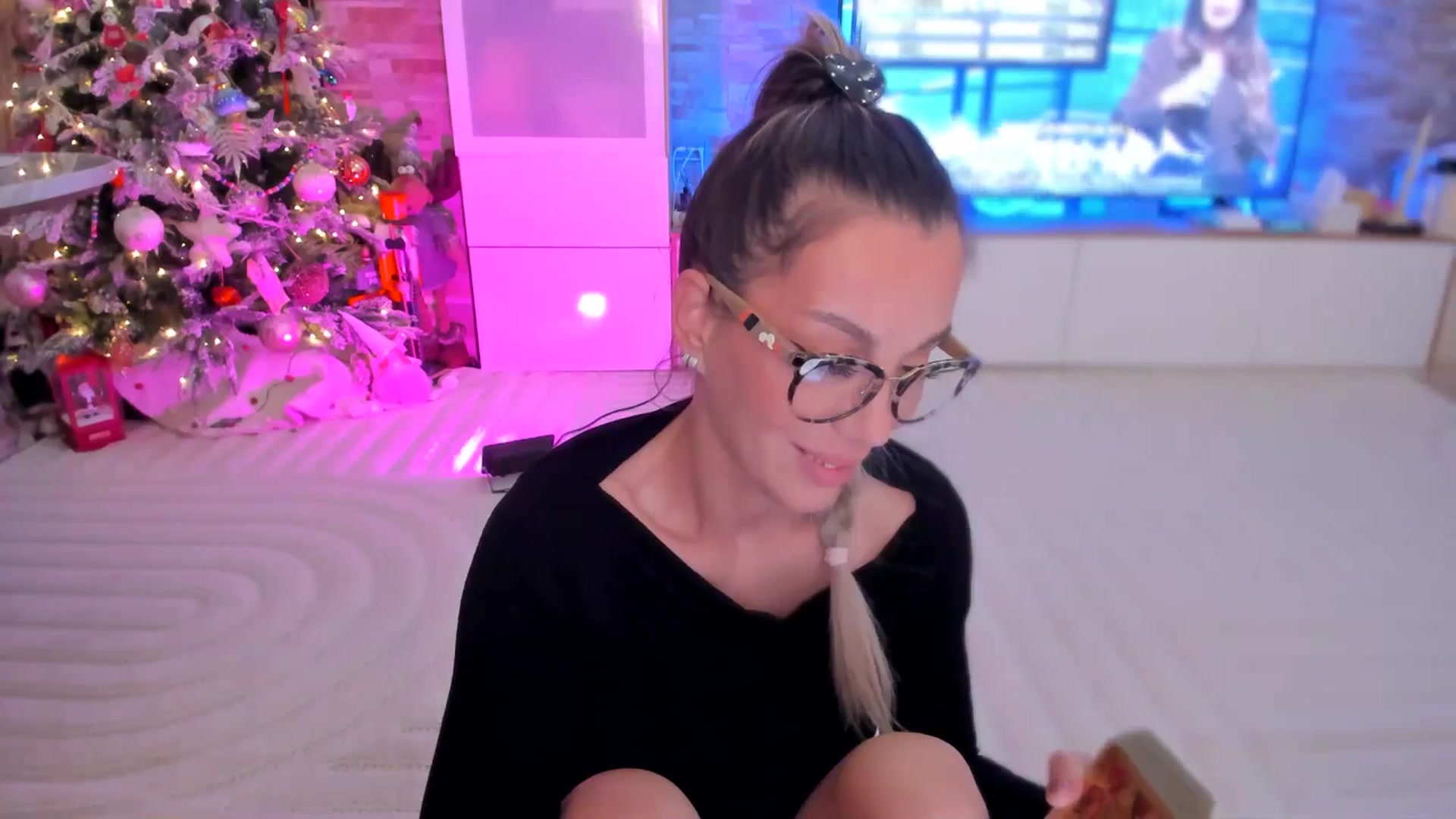 Gallery image thumbnail from Alesia_'s myfreecams stream on, 12/16/2025, 02:33 image 16 of 20