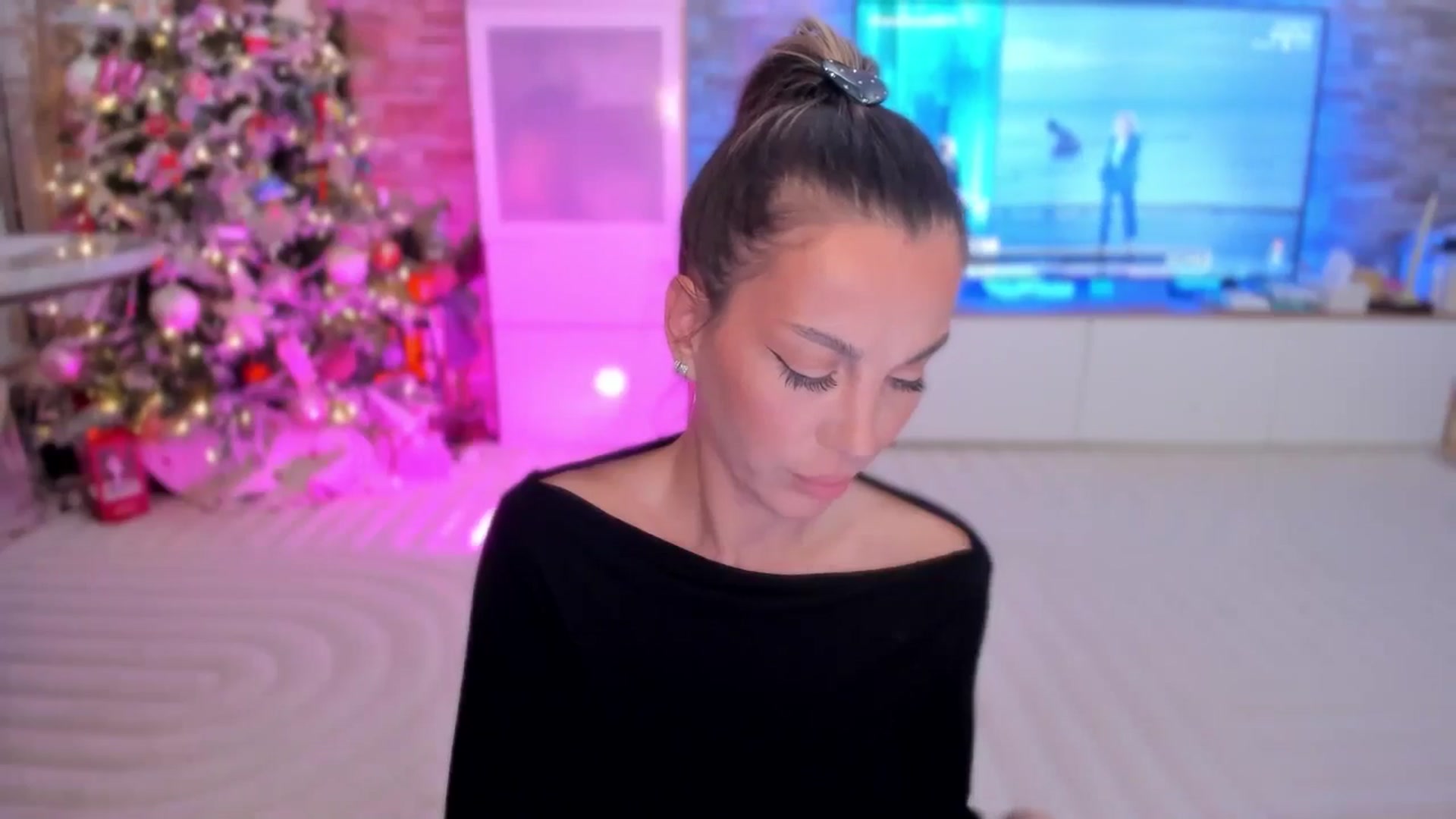Gallery image thumbnail from Alesia_'s myfreecams stream on, 12/16/2025, 02:33 image 2 of 20