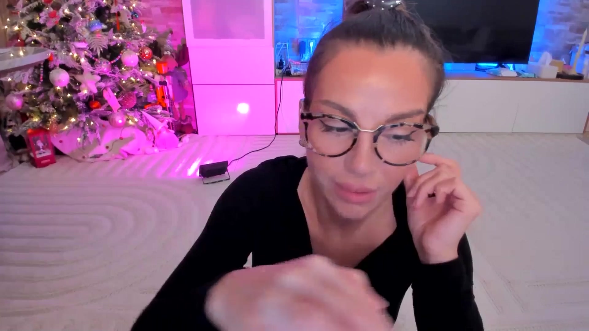 Gallery image thumbnail from Alesia_'s myfreecams stream on, 12/16/2025, 02:33 image 18 of 20