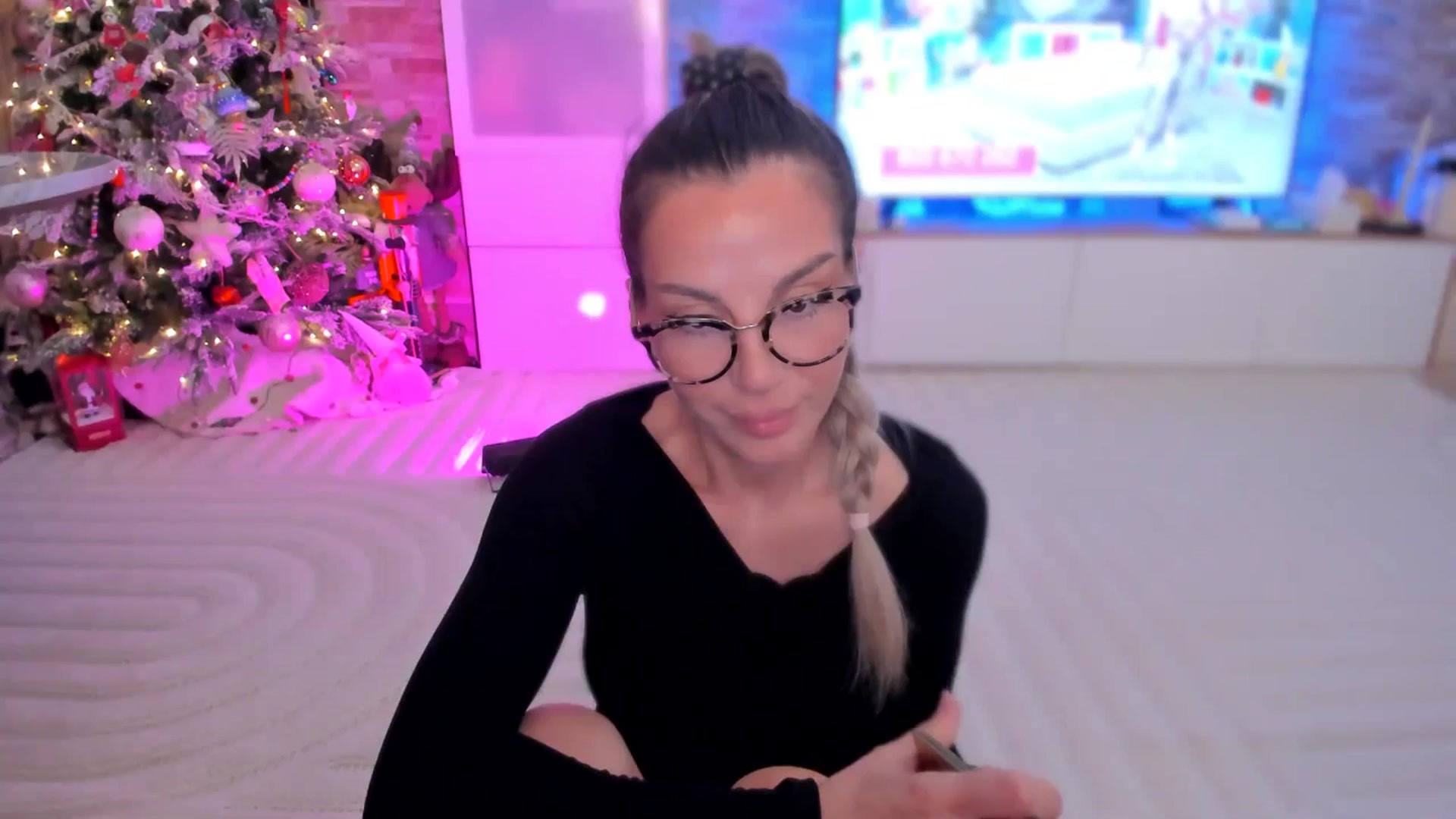 Gallery image thumbnail from Alesia_'s myfreecams stream on, 12/16/2025, 02:33 image 15 of 20
