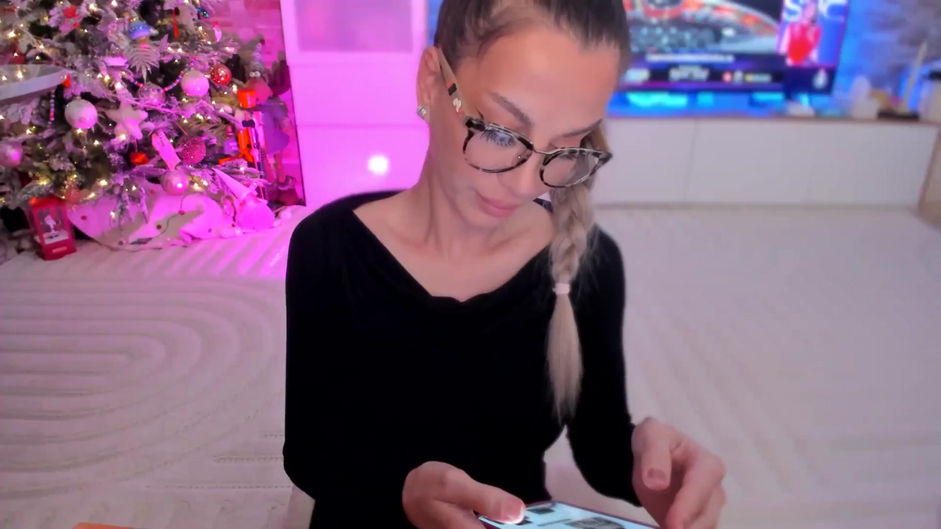 Gallery image thumbnail from Alesia_'s myfreecams stream on, 12/16/2025, 02:33 image 13 of 20