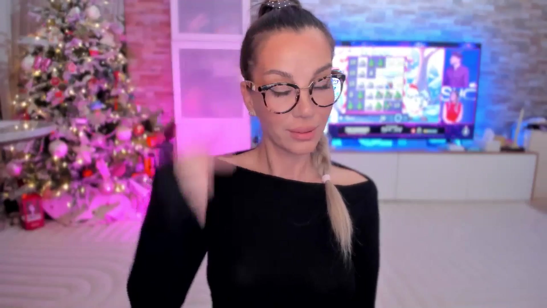 Gallery image thumbnail from Alesia_'s myfreecams stream on, 12/16/2025, 02:33 image 11 of 20