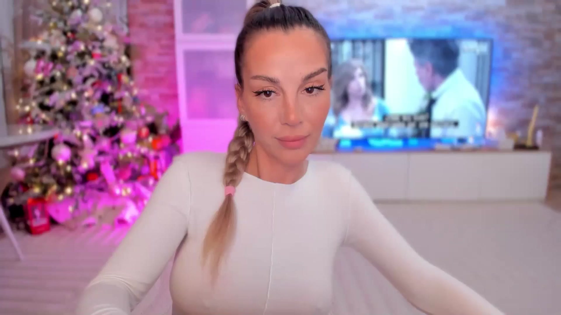 Gallery image thumbnail from Alesia_'s myfreecams stream on, 12/17/2025, 24:04 image 11 of 20