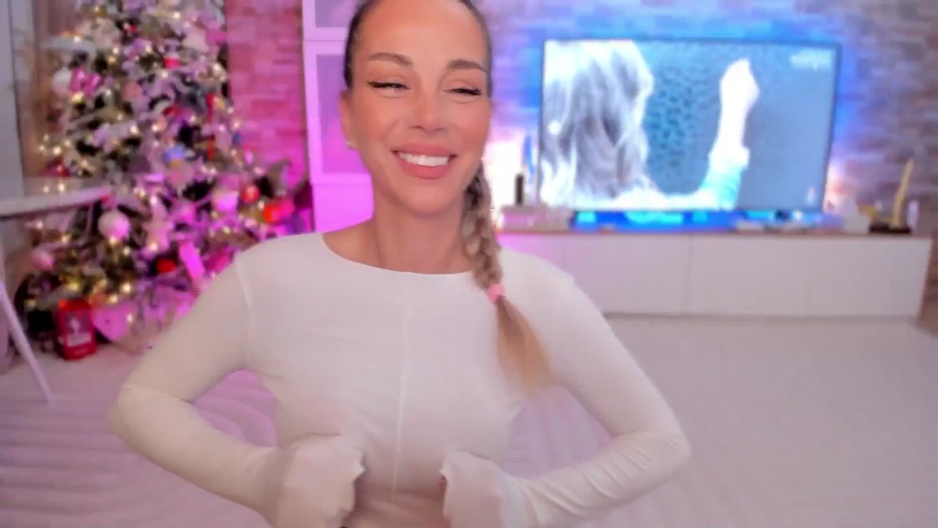 Gallery image thumbnail from Alesia_'s myfreecams stream on, 12/17/2025, 24:04 image 6 of 20