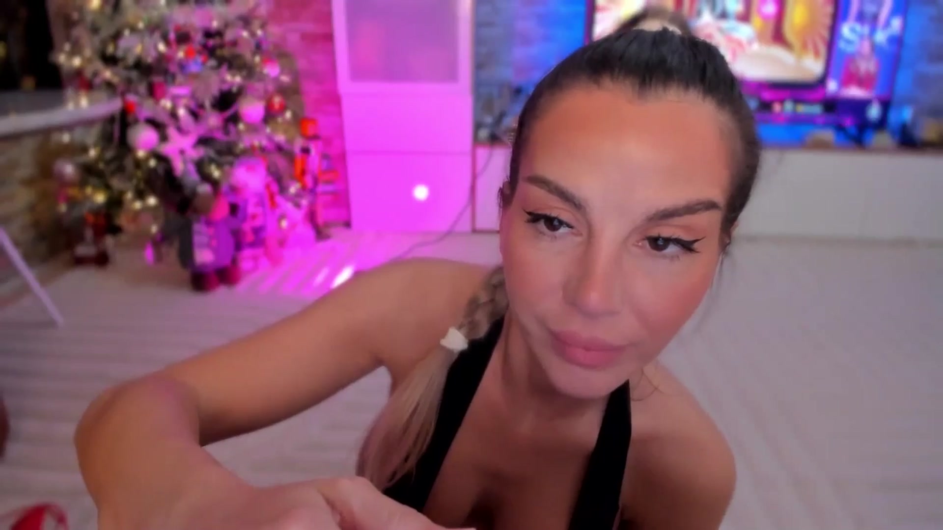 Gallery image thumbnail from Alesia_'s myfreecams stream on, 12/28/2025, 01:55 image 18 of 20