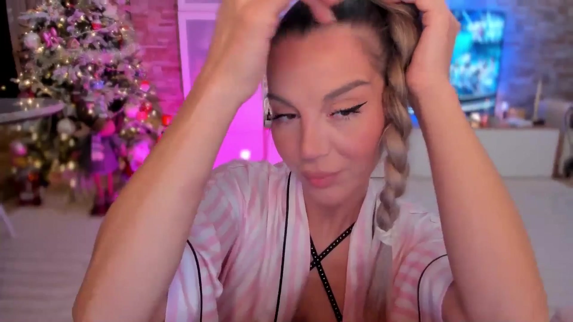 Gallery image thumbnail from Alesia_'s myfreecams stream on, 12/30/2025, 24:45 image 11 of 20
