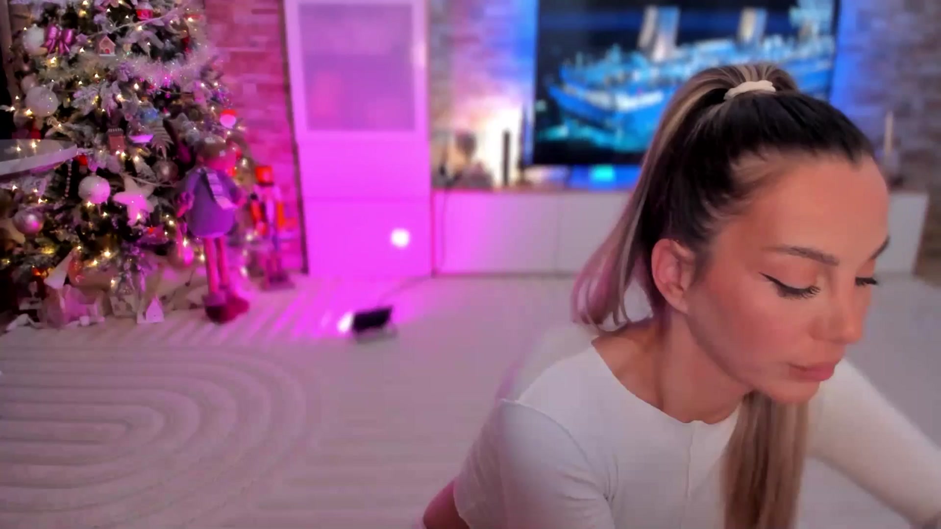 Gallery image thumbnail from Alesia_'s myfreecams stream on, 01/05/2026, 23:57 image 20 of 20
