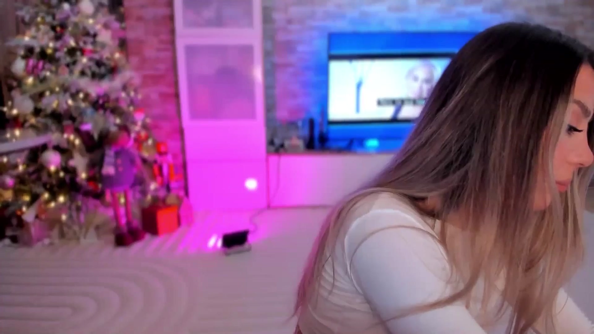 Gallery image thumbnail from Alesia_'s myfreecams stream on, 01/10/2026, 24:55 image 13 of 20