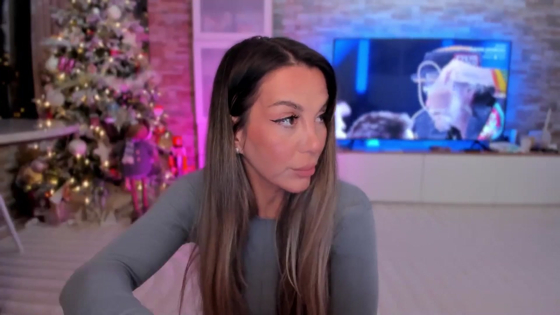 Gallery image thumbnail from Alesia_'s myfreecams stream on, 01/11/2026, 24:13 image 17 of 20
