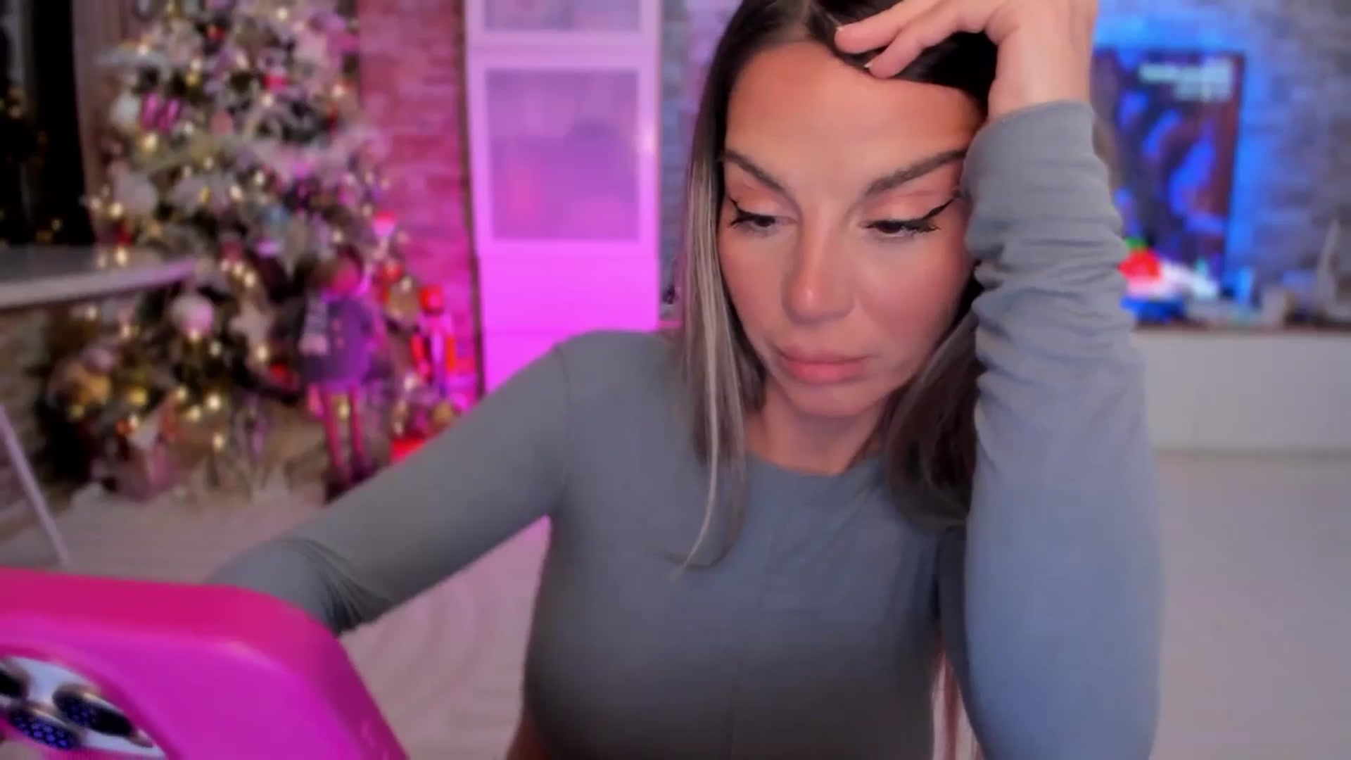 Gallery image thumbnail from Alesia_'s myfreecams stream on, 01/11/2026, 24:13 image 11 of 20
