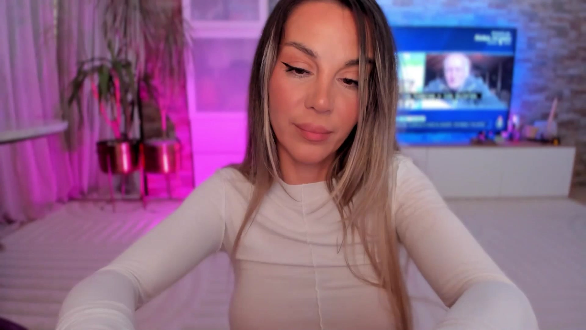 Gallery image thumbnail from Alesia_'s myfreecams stream on, 01/14/2026, 24:38 image 19 of 20