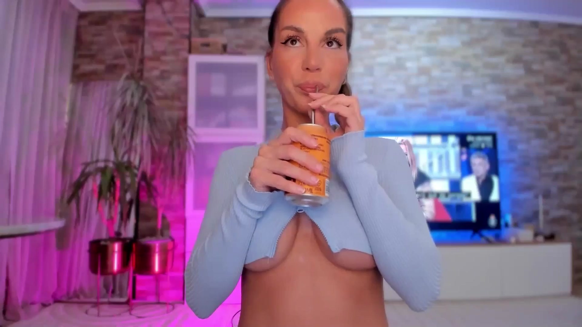 Gallery image thumbnail from Alesia_'s myfreecams stream on, 01/15/2026, 23:20 image 18 of 20