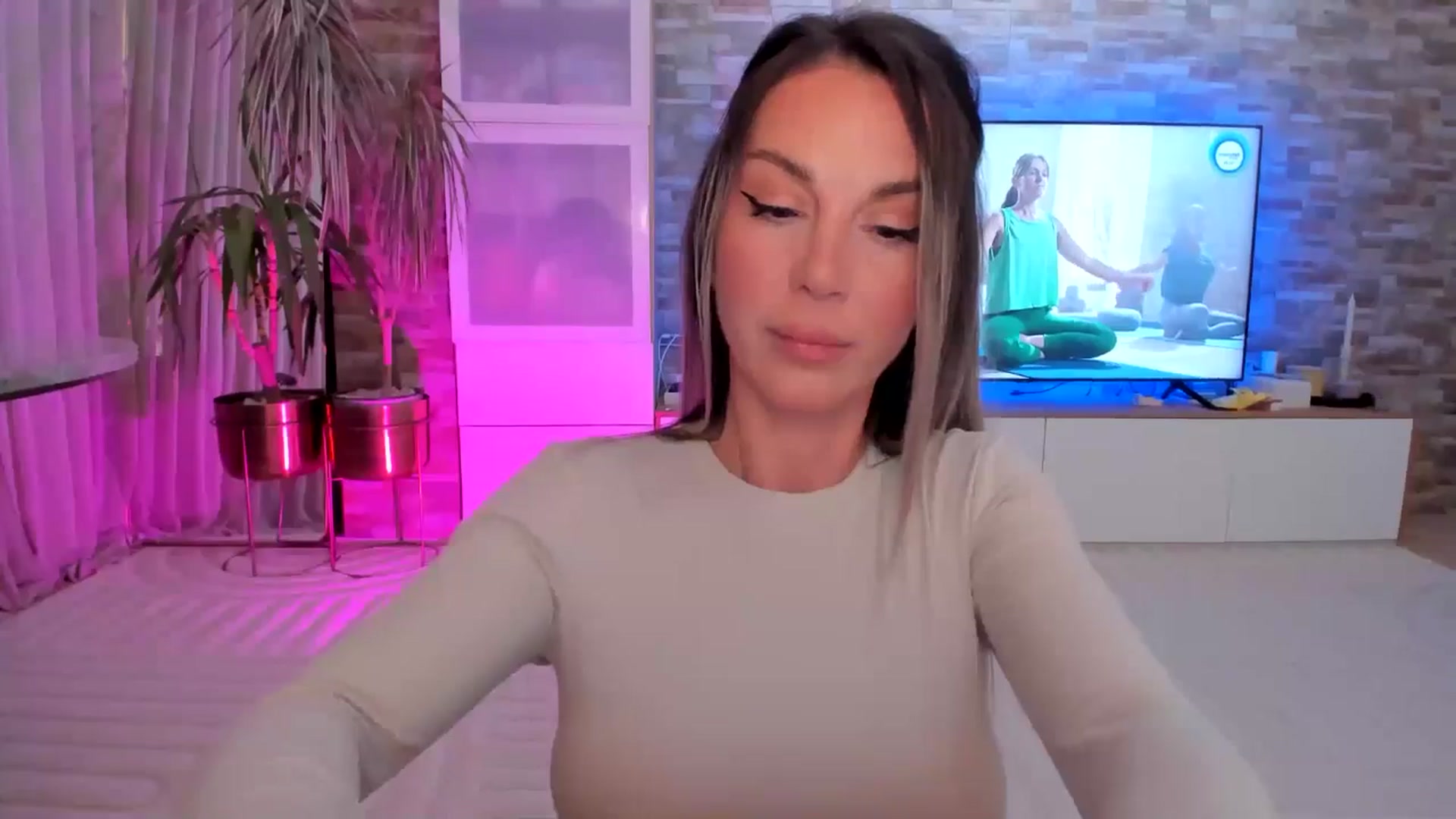 Gallery image thumbnail from Alesia_'s myfreecams stream on, 01/18/2026, 24:24 image 9 of 20