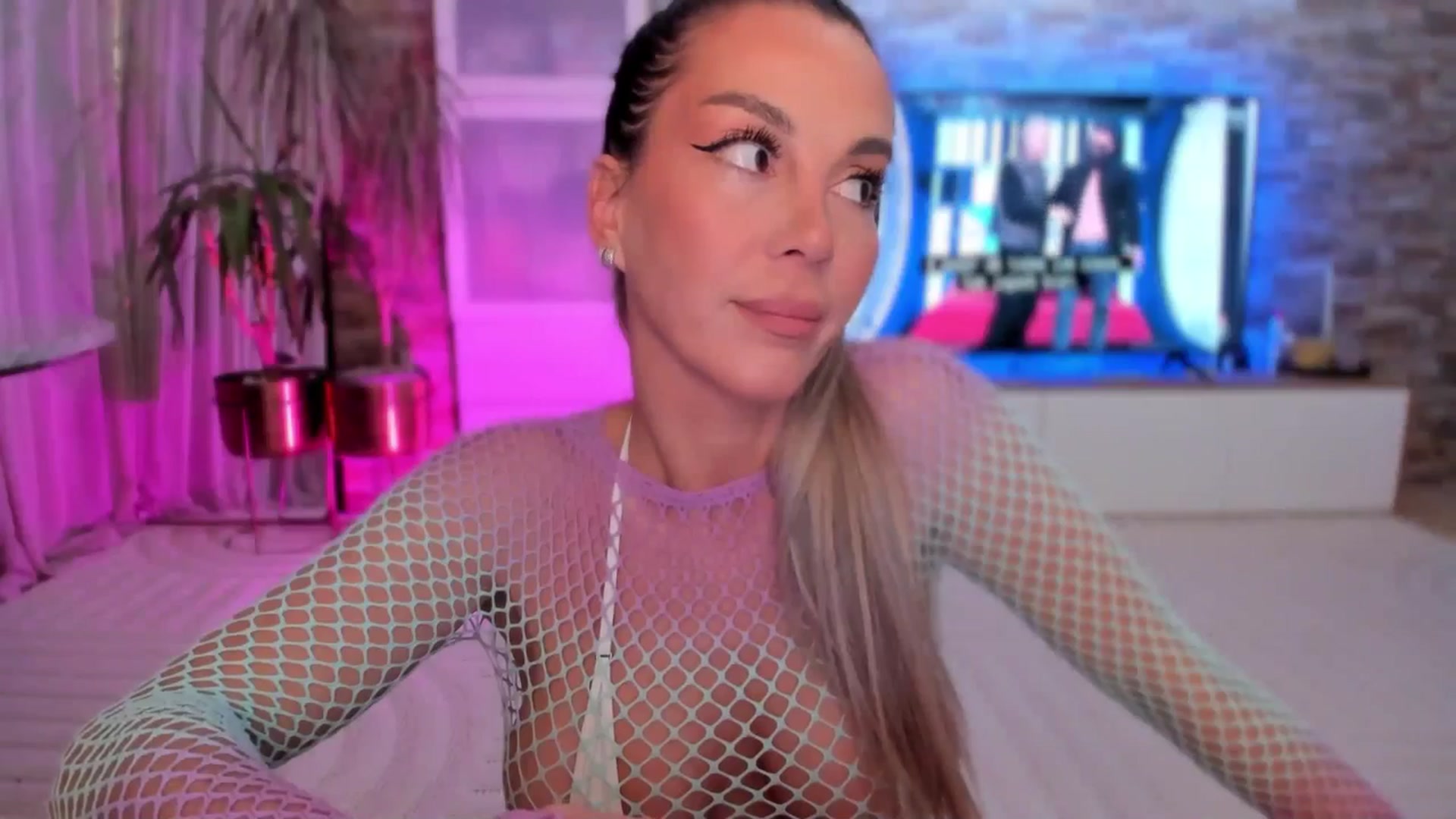 Gallery image thumbnail from Alesia_'s myfreecams stream on, 01/23/2026, 24:16 image 18 of 20