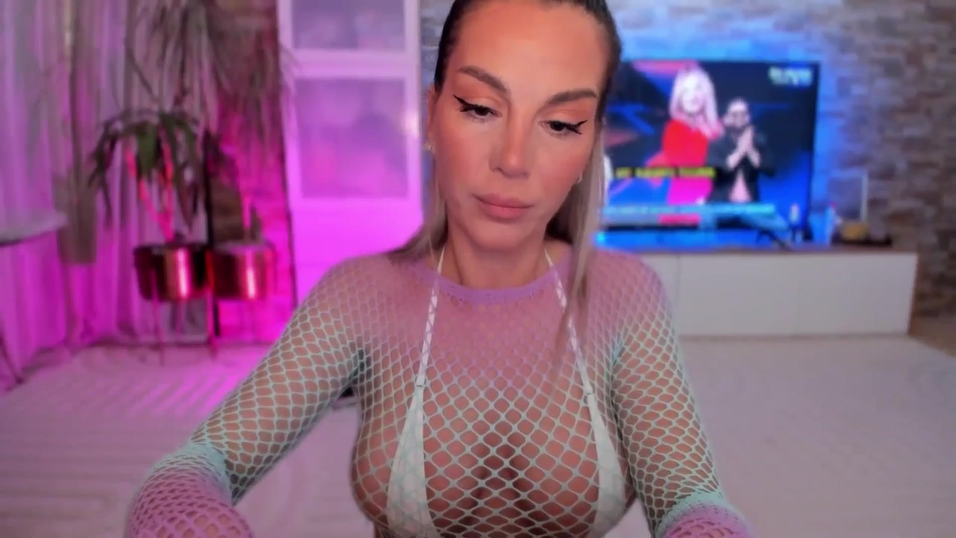 Gallery image thumbnail from Alesia_'s myfreecams stream on, 01/23/2026, 24:16 image 15 of 20