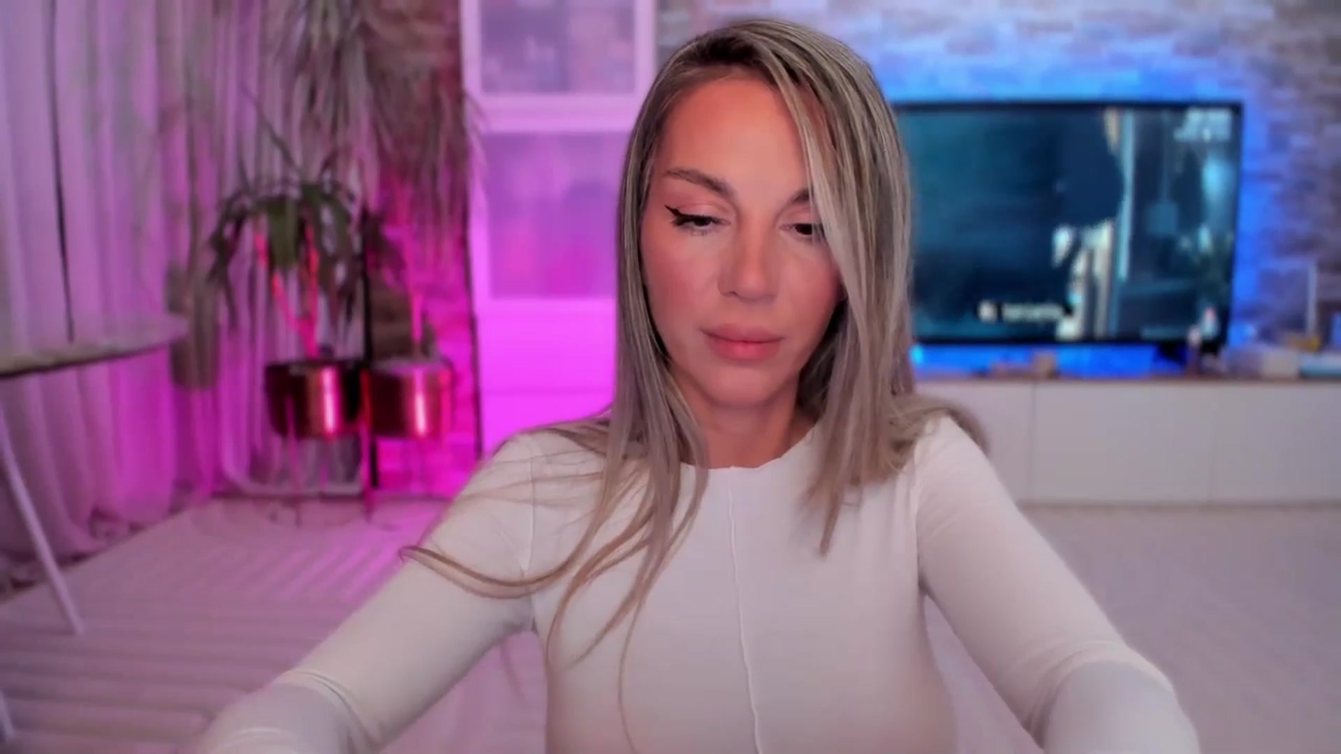 Gallery image thumbnail from Alesia_'s myfreecams stream on, 01/28/2026, 23:31 image 15 of 20
