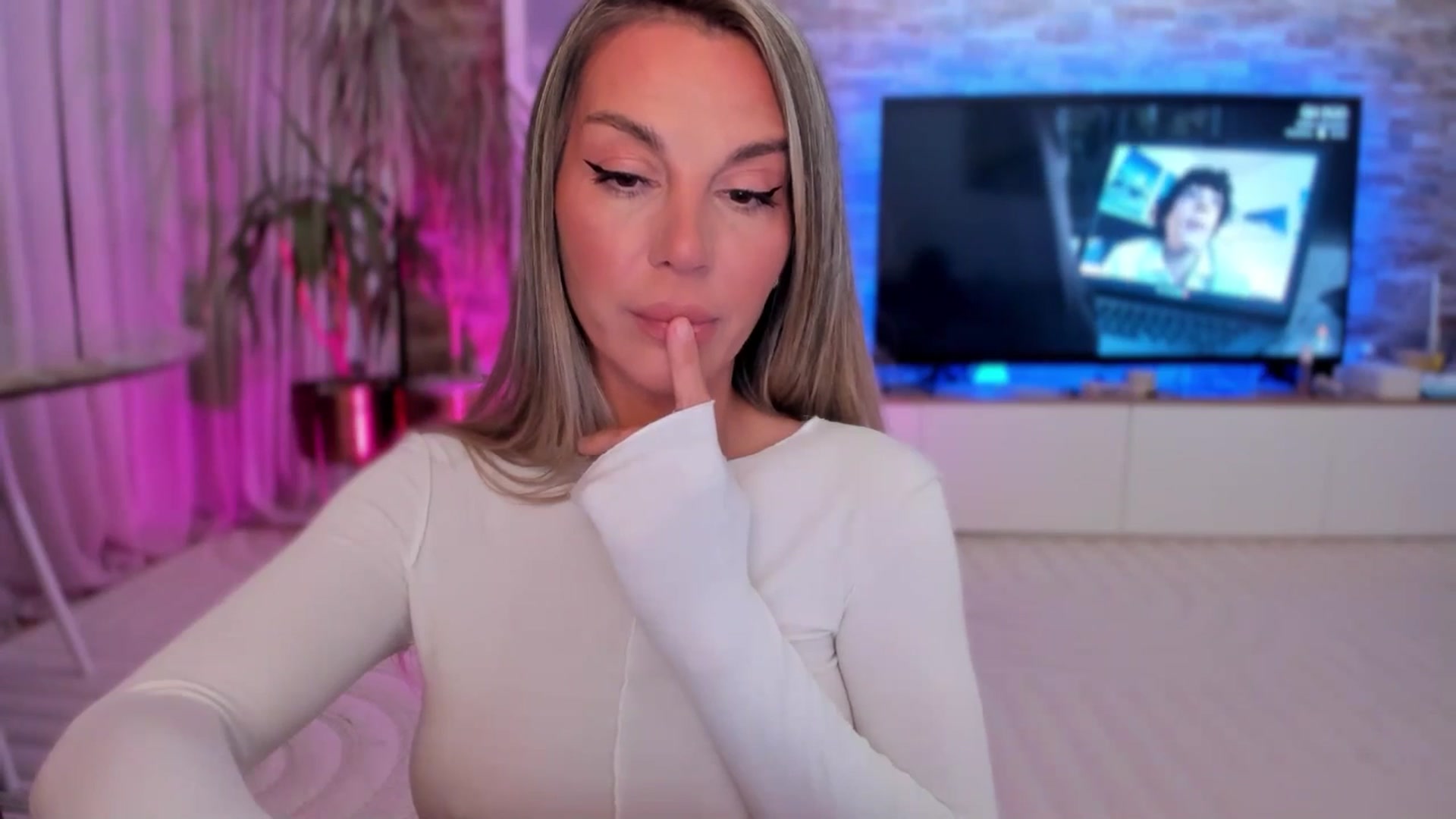 Gallery image thumbnail from Alesia_'s myfreecams stream on, 01/28/2026, 23:31 image 20 of 20