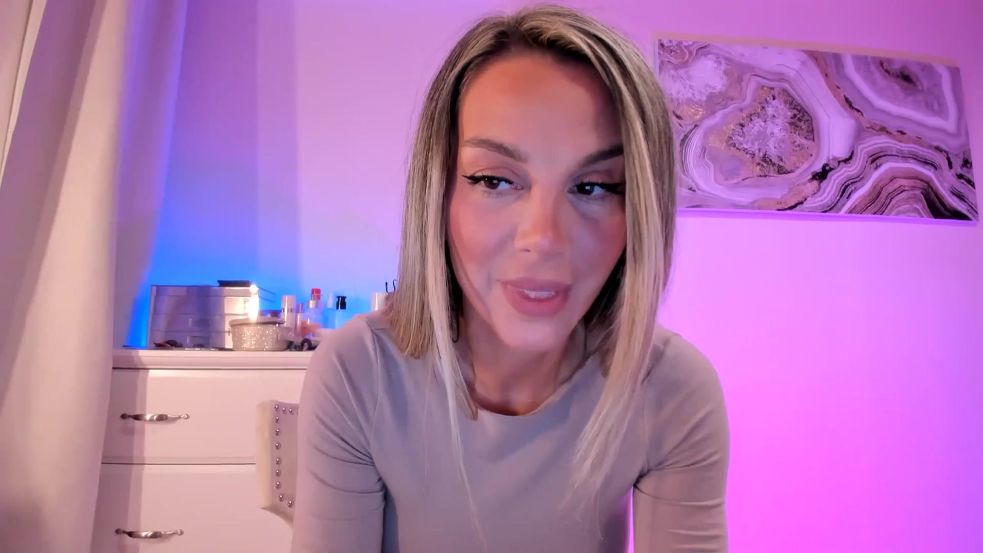 Gallery image thumbnail from Alesia_'s myfreecams stream on, 02/06/2026, 22:04 image 3 of 20