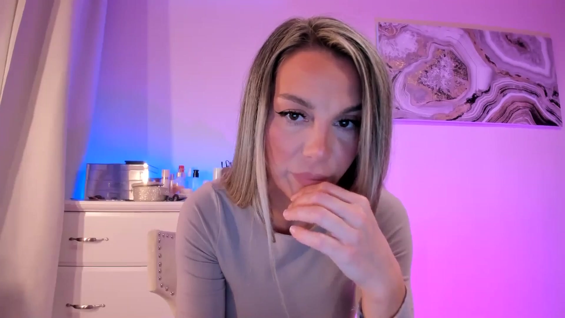 Gallery image thumbnail from Alesia_'s myfreecams stream on, 02/06/2026, 22:04 image 4 of 20