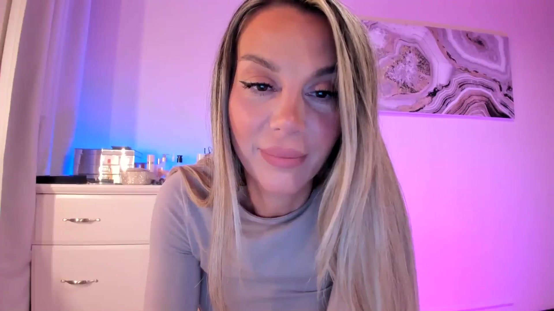 Gallery image thumbnail from Alesia_'s myfreecams stream on, 02/06/2026, 23:49 image 6 of 20