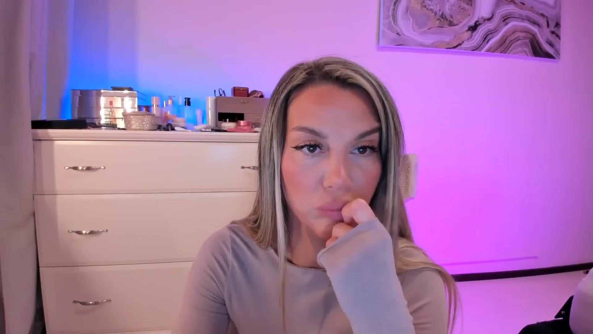 Gallery image thumbnail from Alesia_'s myfreecams stream on, 02/06/2026, 23:49 image 15 of 20