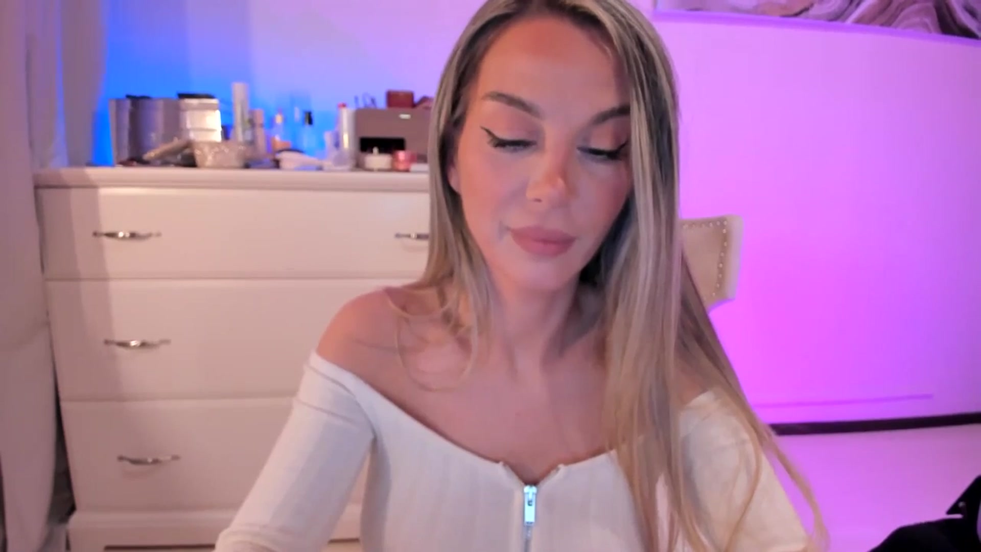 Gallery image thumbnail from Alesia_'s myfreecams stream on, 02/07/2026, 23:49 image 4 of 20