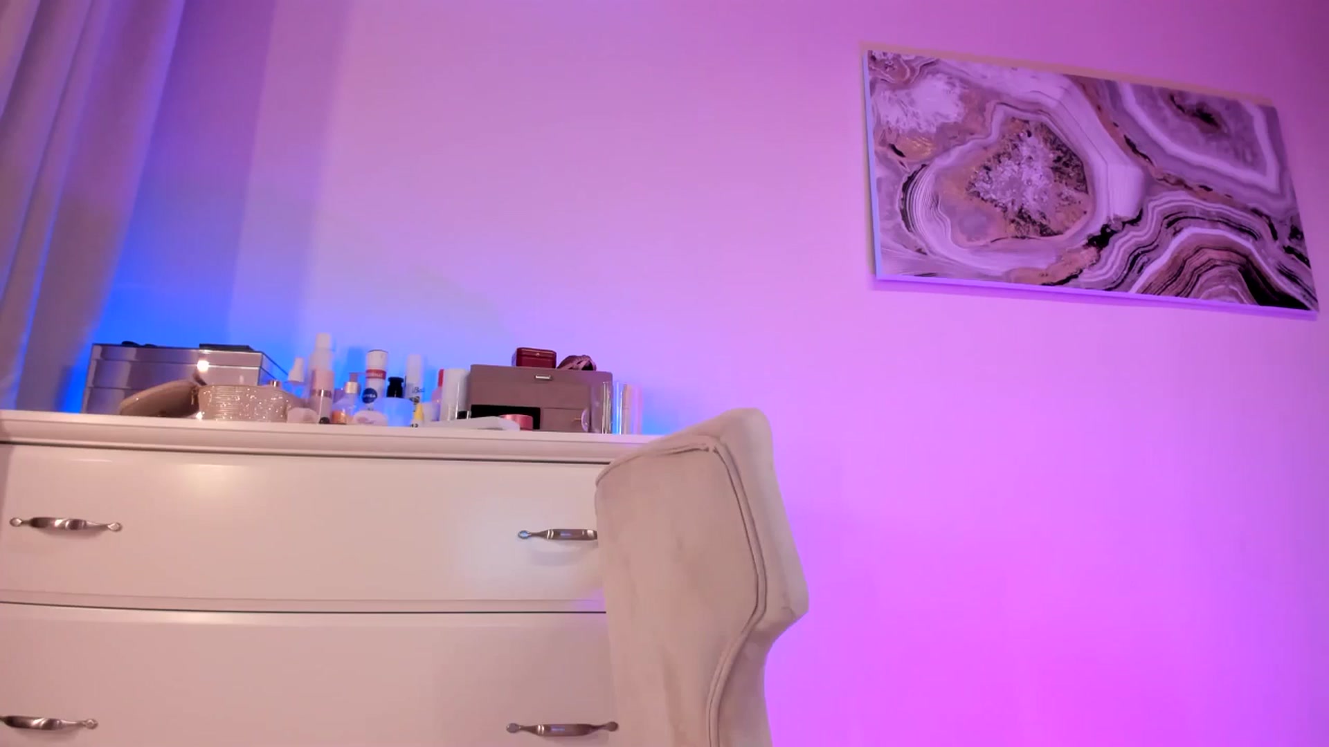 Gallery image thumbnail from Alesia_'s myfreecams stream on, 02/10/2026, 24:17 image 13 of 20