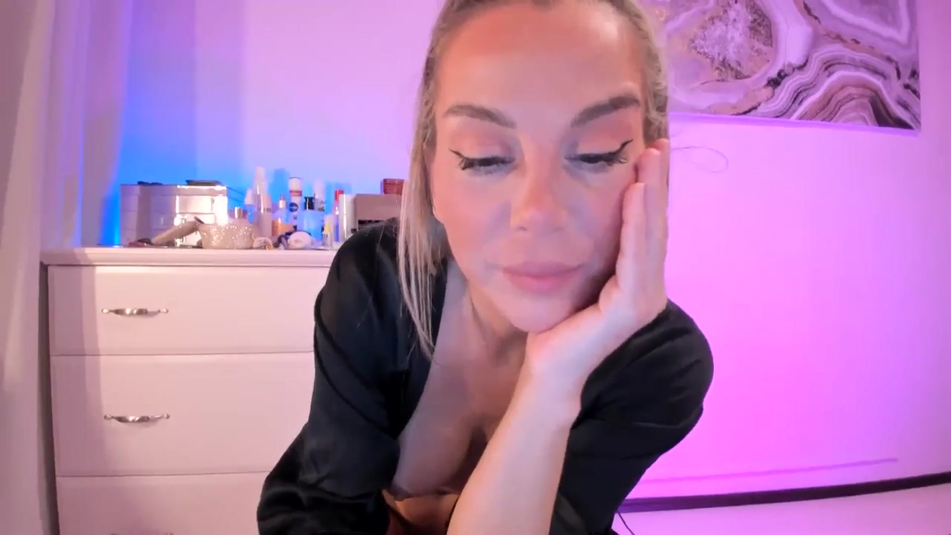 Gallery image thumbnail from Alesia_'s myfreecams stream on, 02/10/2026, 24:17 image 17 of 20