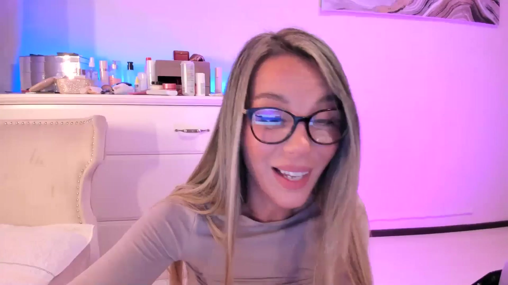 Gallery image thumbnail from Alesia_'s myfreecams stream on, 02/11/2026, 24:01 image 11 of 20