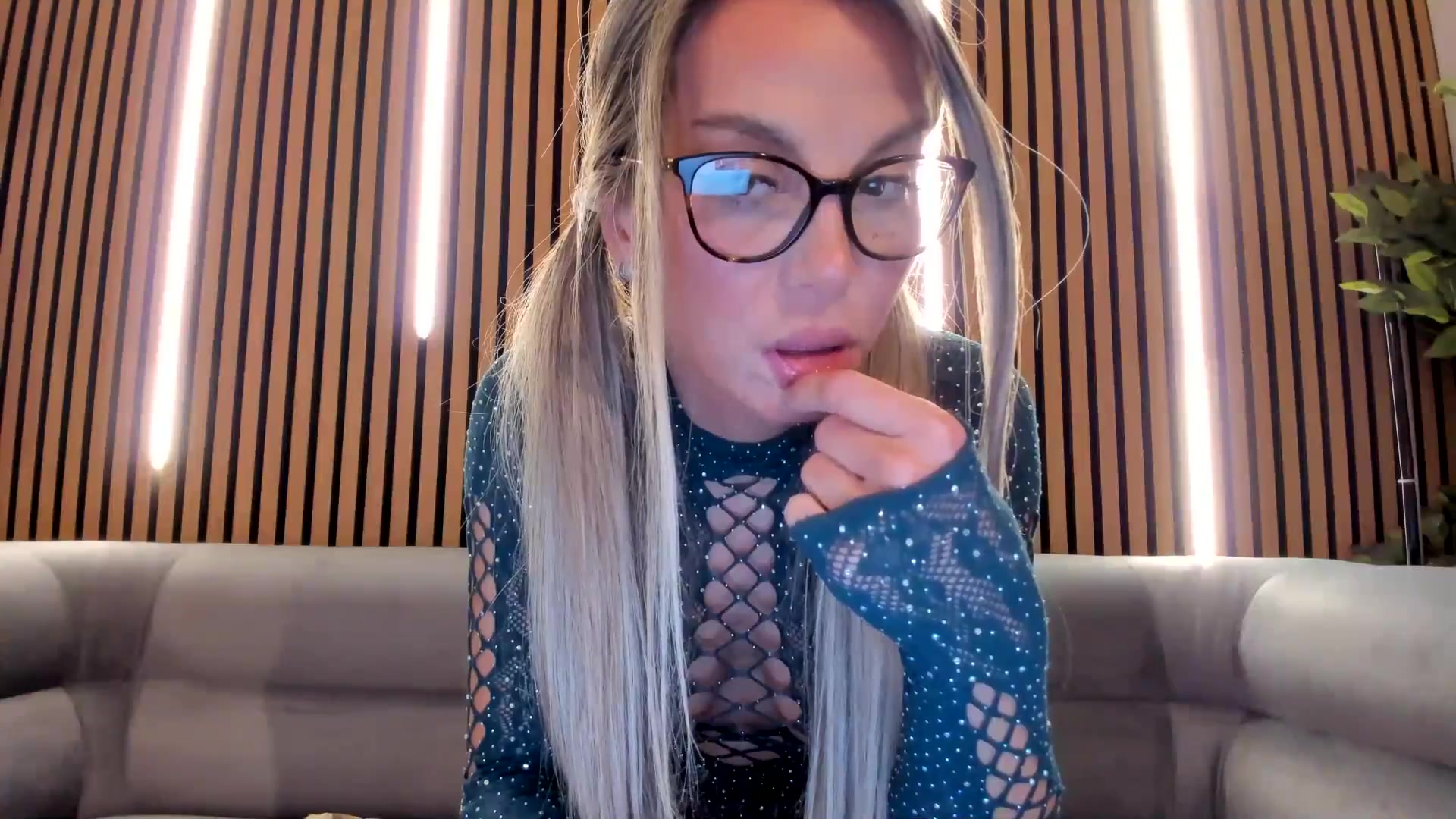 Gallery image thumbnail from Alesia_'s myfreecams stream on, 02/15/2026, 24:18 image 11 of 20