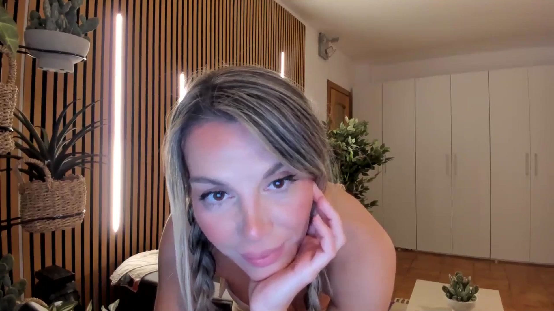 Gallery image thumbnail from Alesia_'s myfreecams stream on, 02/17/2026, 02:10 image 15 of 20