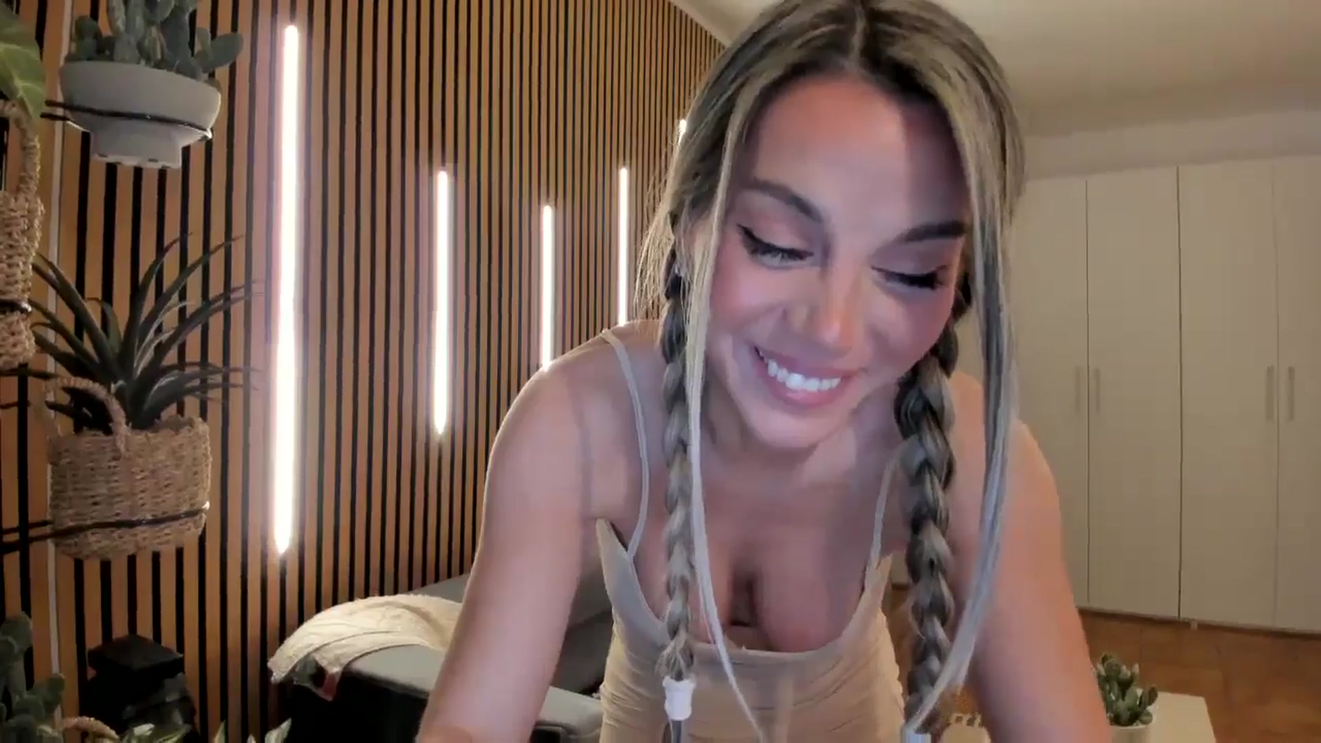 Gallery image thumbnail from Alesia_'s myfreecams stream on, 02/17/2026, 02:10 image 7 of 20