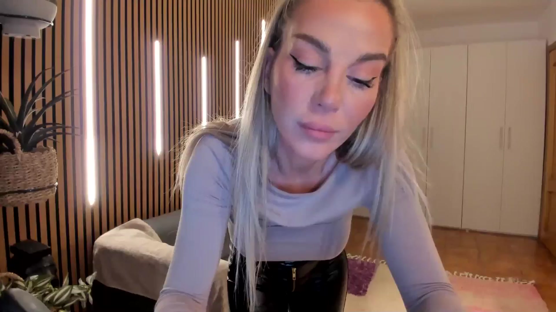 Gallery image thumbnail from Alesia_'s myfreecams stream on, 02/19/2026, 24:23 image 9 of 20