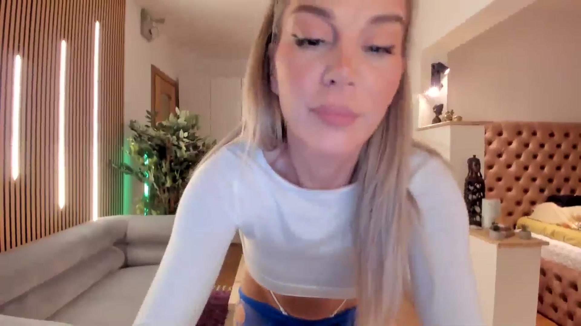 Gallery image thumbnail from Alesia_'s myfreecams stream on, 02/22/2026, 24:03 image 17 of 20