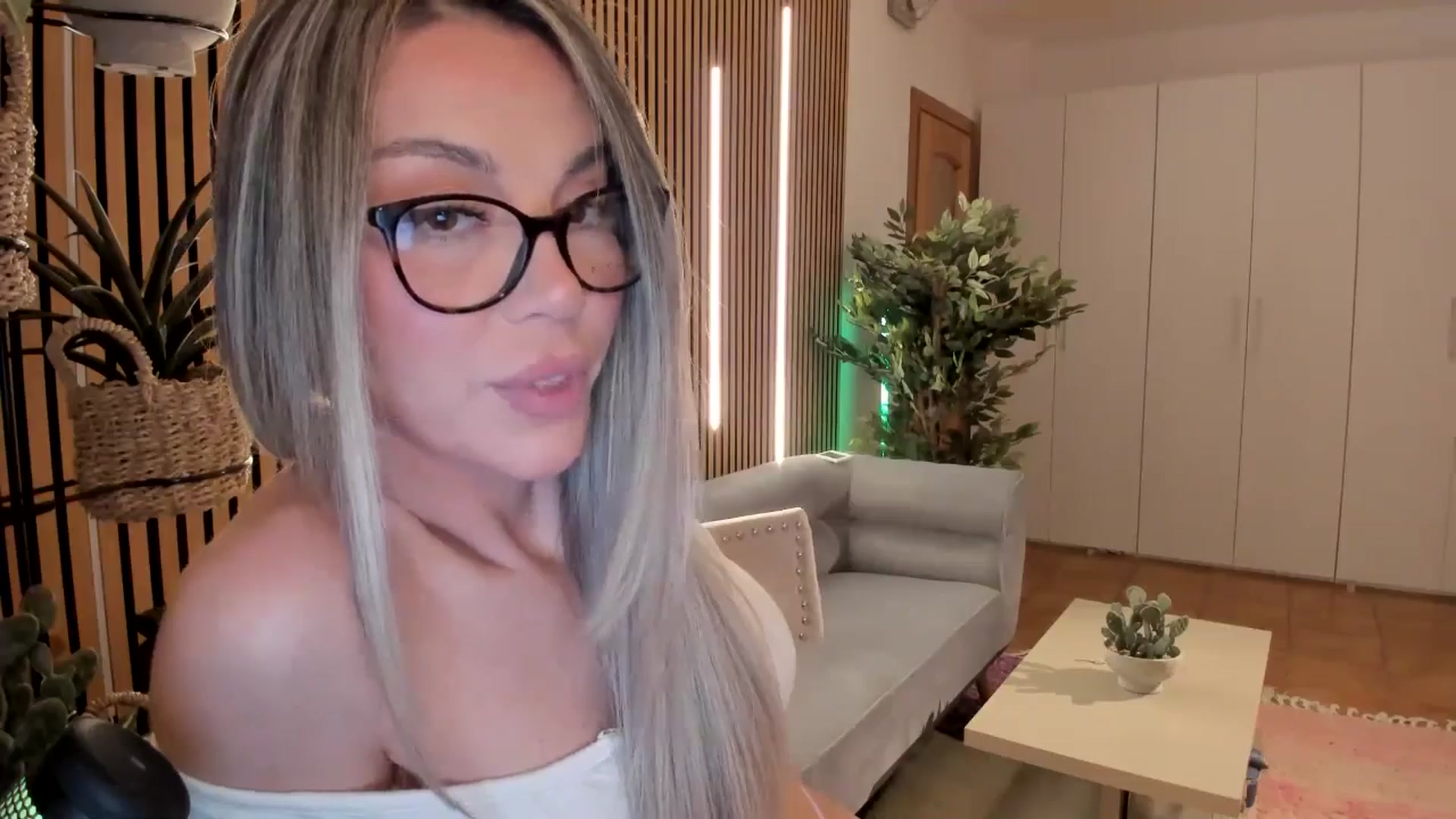 Gallery image thumbnail from Alesia_'s myfreecams stream on, 02/27/2026, 24:57 image 7 of 20