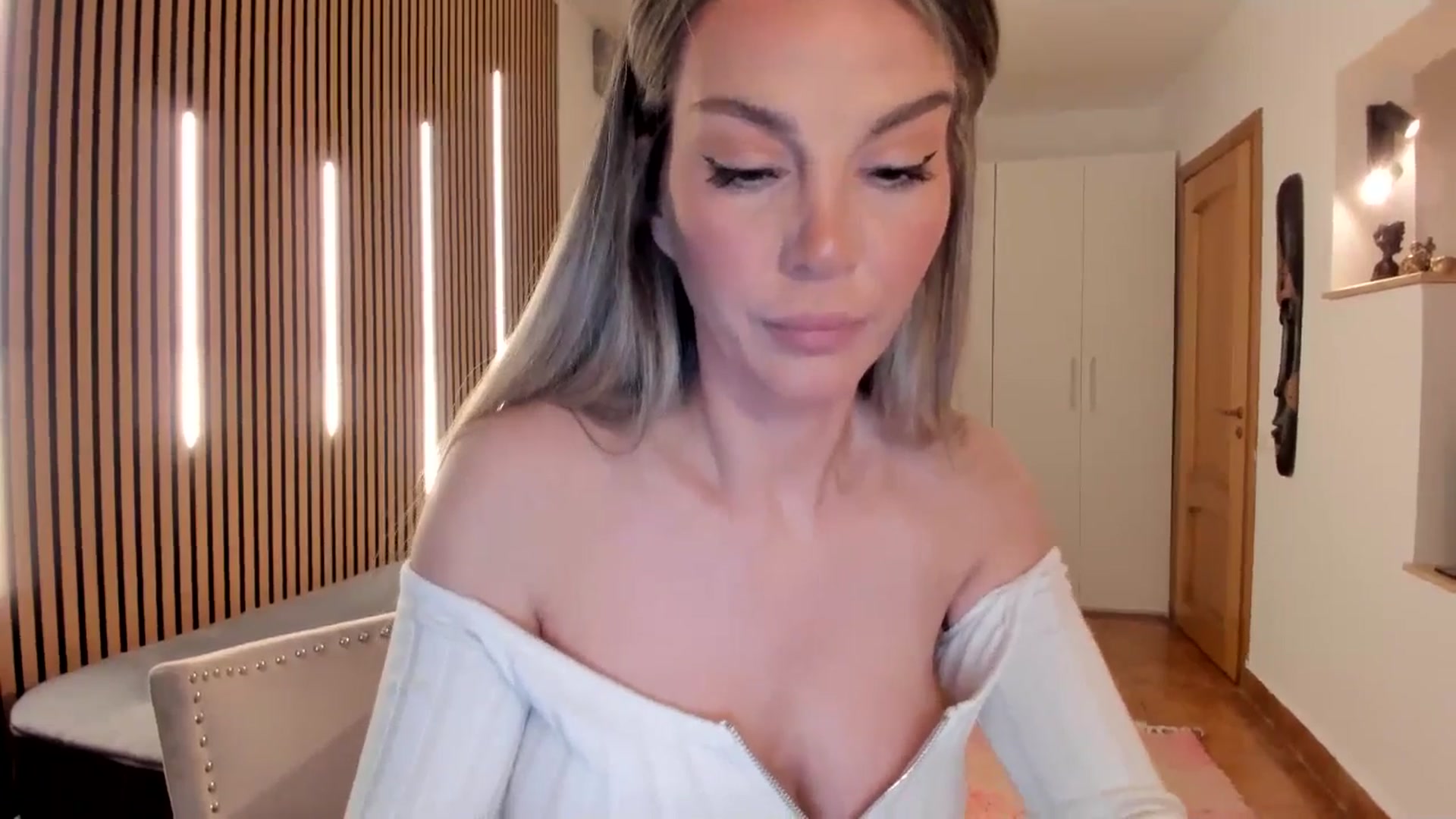 Gallery image thumbnail from Alesia_'s myfreecams stream on, 02/27/2026, 24:57 image 9 of 20