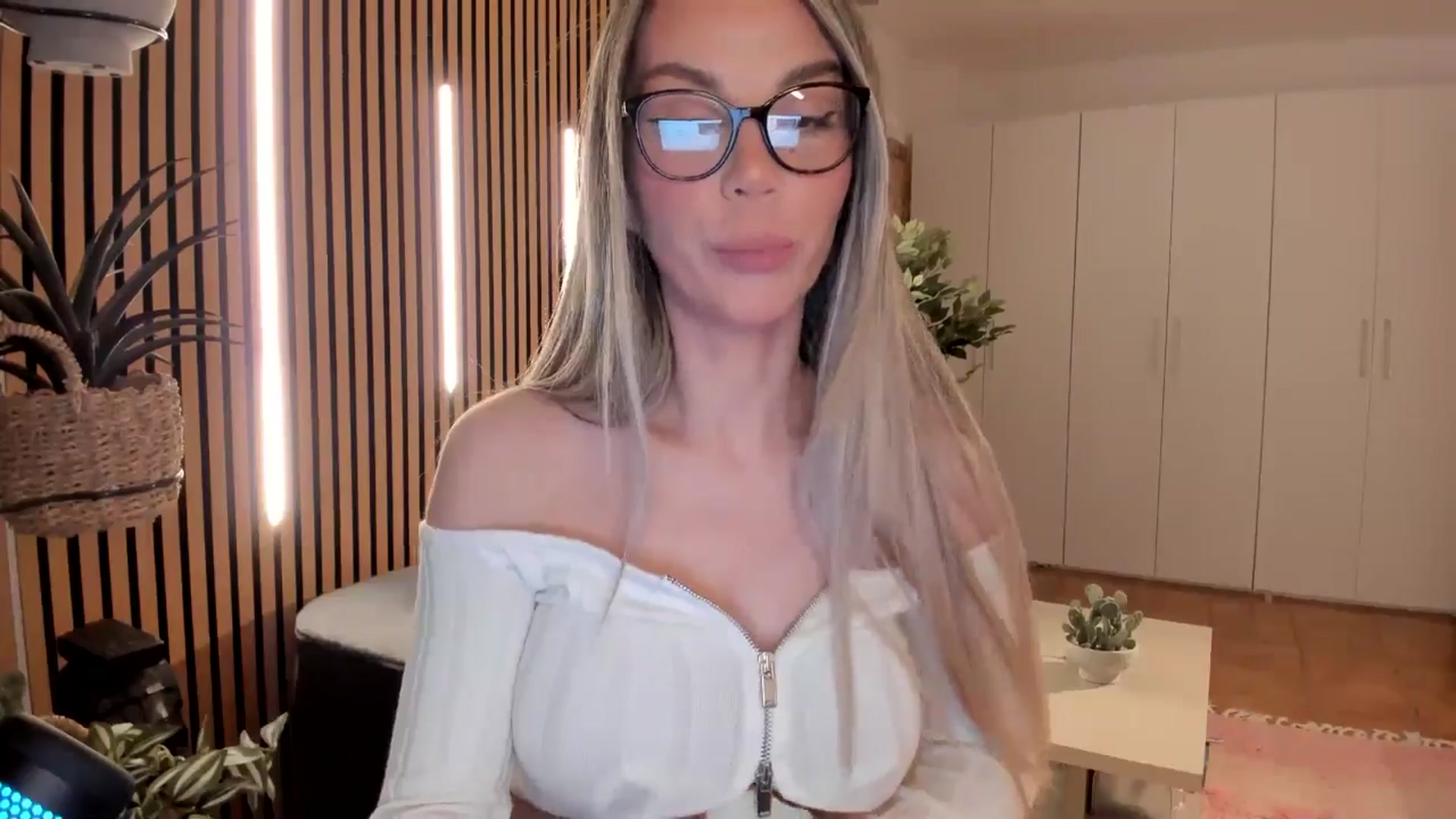 Gallery image thumbnail from Alesia_'s myfreecams stream on, 02/28/2026, 23:23 image 6 of 20