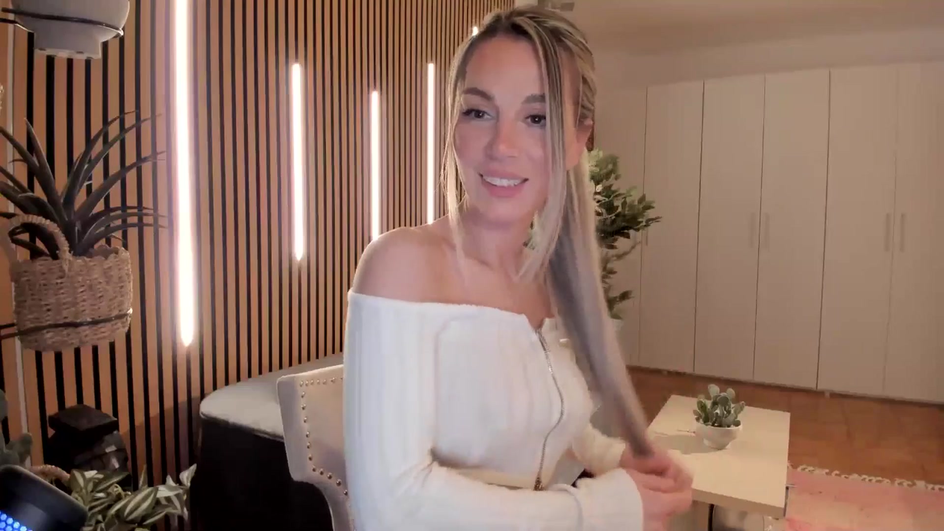 Gallery image thumbnail from Alesia_'s myfreecams stream on, 02/28/2026, 23:23 image 20 of 20