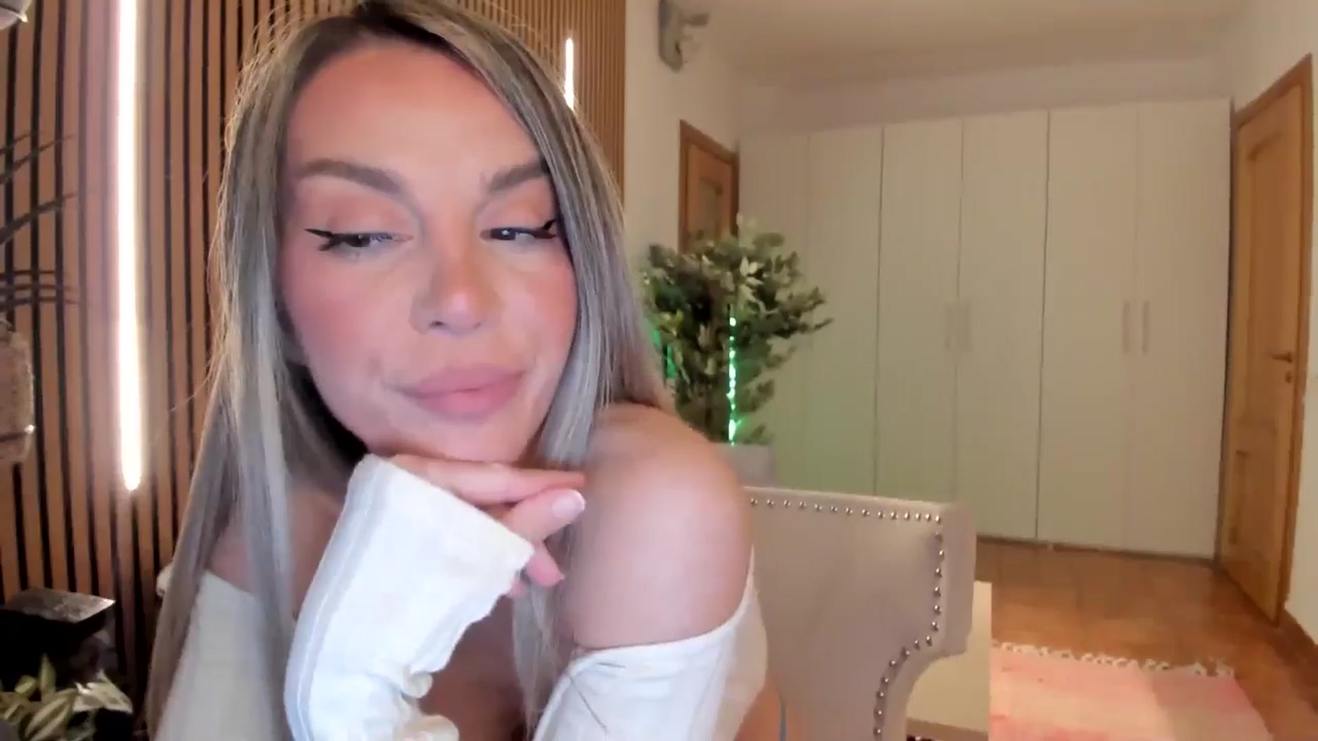 Gallery image thumbnail from Alesia_'s myfreecams stream on, 03/13/2026, 24:04 image 6 of 20