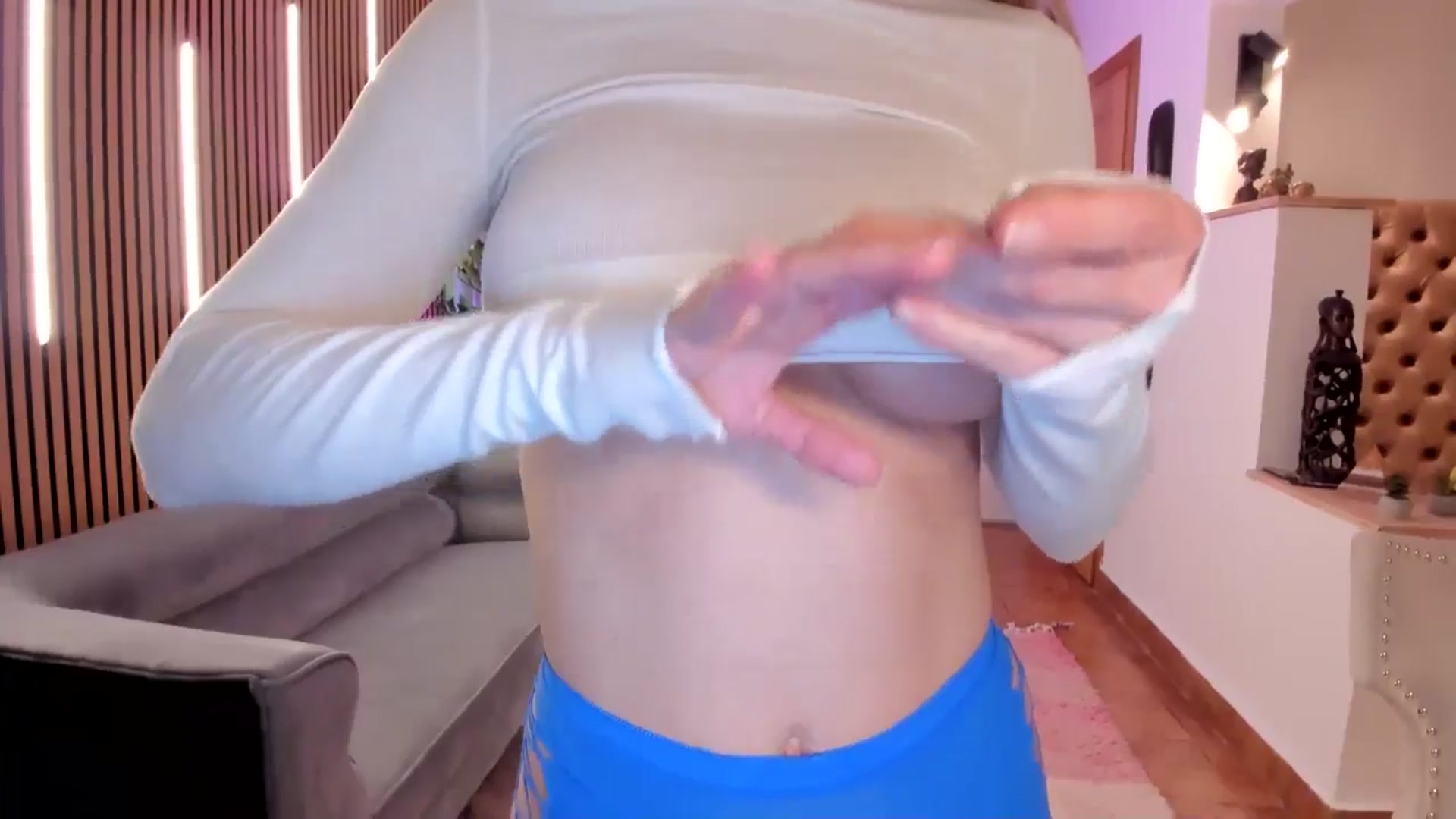 Gallery image thumbnail from Alesia_'s myfreecams stream on, 03/17/2026, 24:33 image 14 of 20