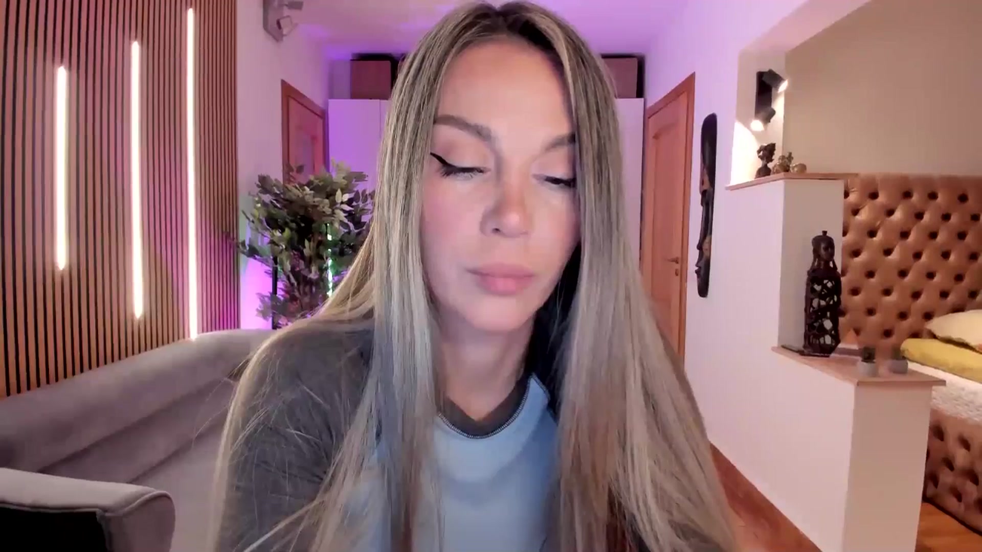 Gallery image thumbnail from Alesia_'s myfreecams stream on, 03/17/2026, 24:33 image 3 of 20