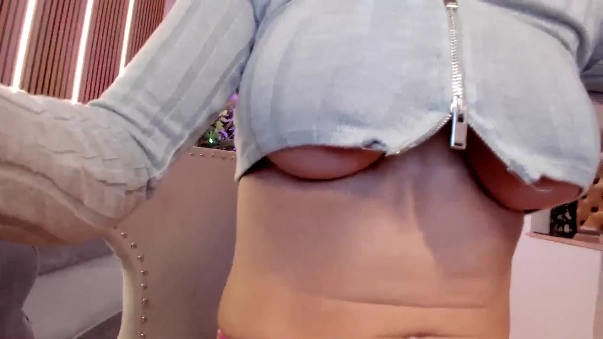 Gallery image thumbnail from Alesia_'s myfreecams stream on, 03/19/2026, 24:01 image 19 of 20