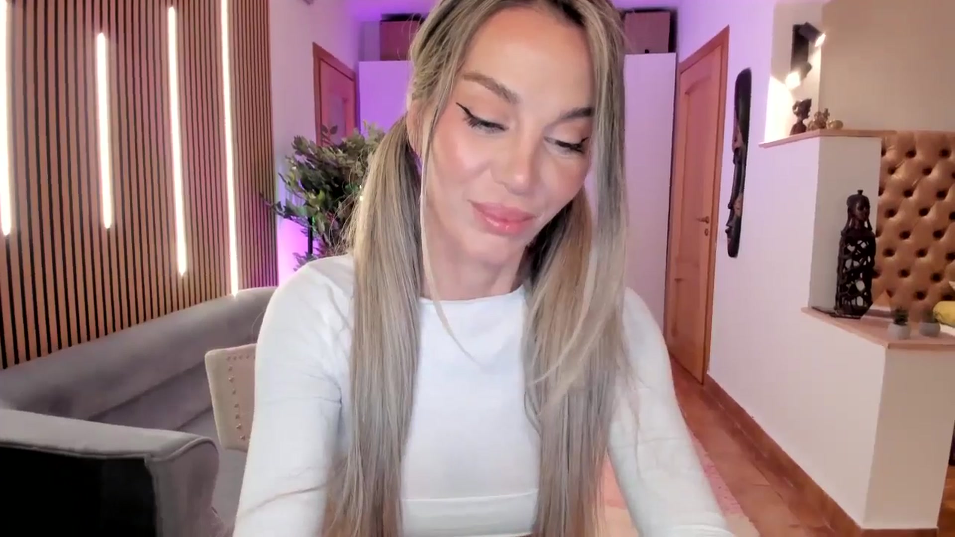 Gallery image thumbnail from Alesia_'s myfreecams stream on, 03/19/2026, 02:06 image 5 of 20