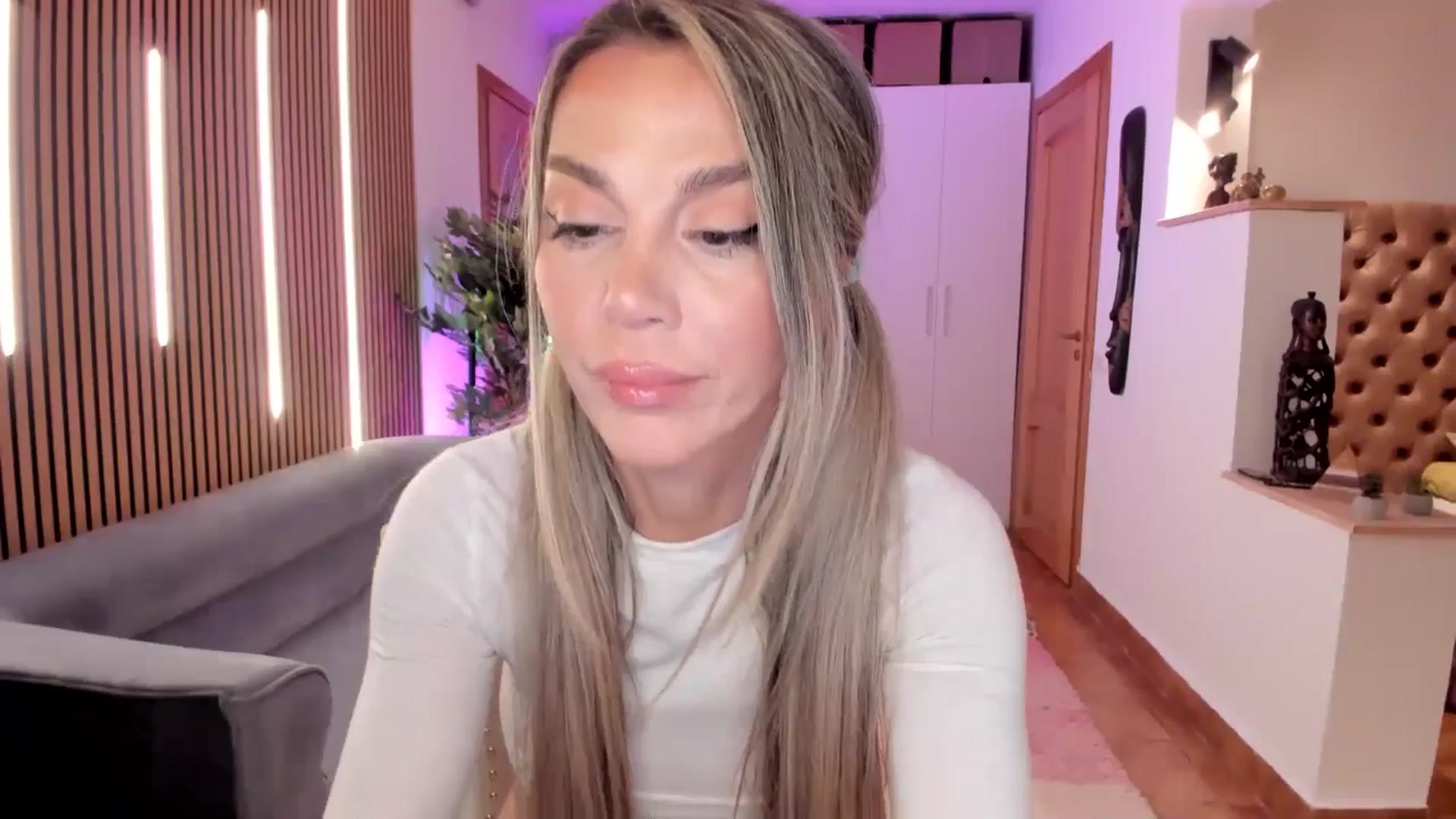 Gallery image thumbnail from Alesia_'s myfreecams stream on, 03/19/2026, 02:06 image 6 of 20