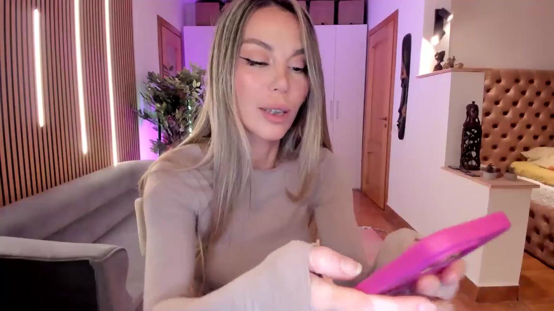 Gallery image thumbnail from Alesia_'s myfreecams stream on, 03/30/2026, 23:43 image 13 of 20