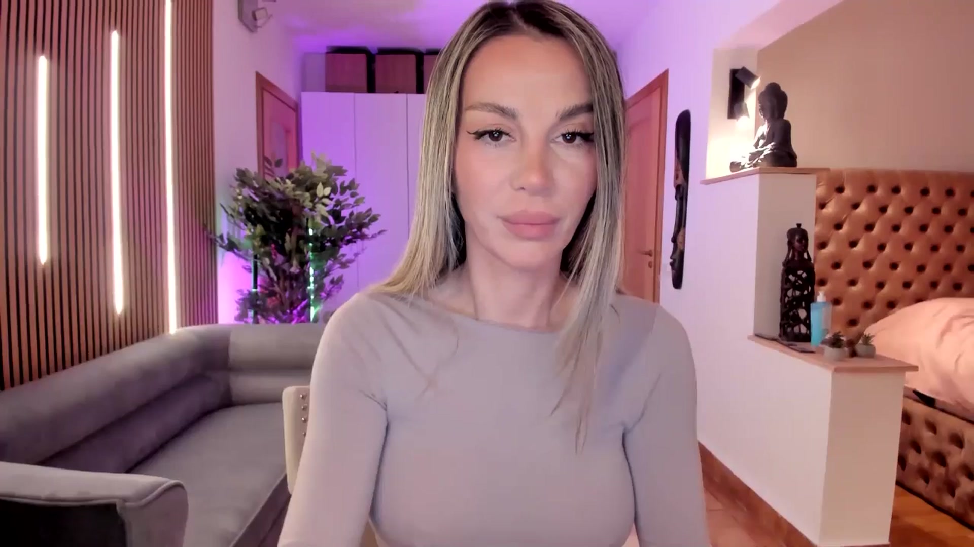 Gallery image thumbnail from Alesia_'s myfreecams stream on, 04/11/2026, 20:33 image 2 of 20