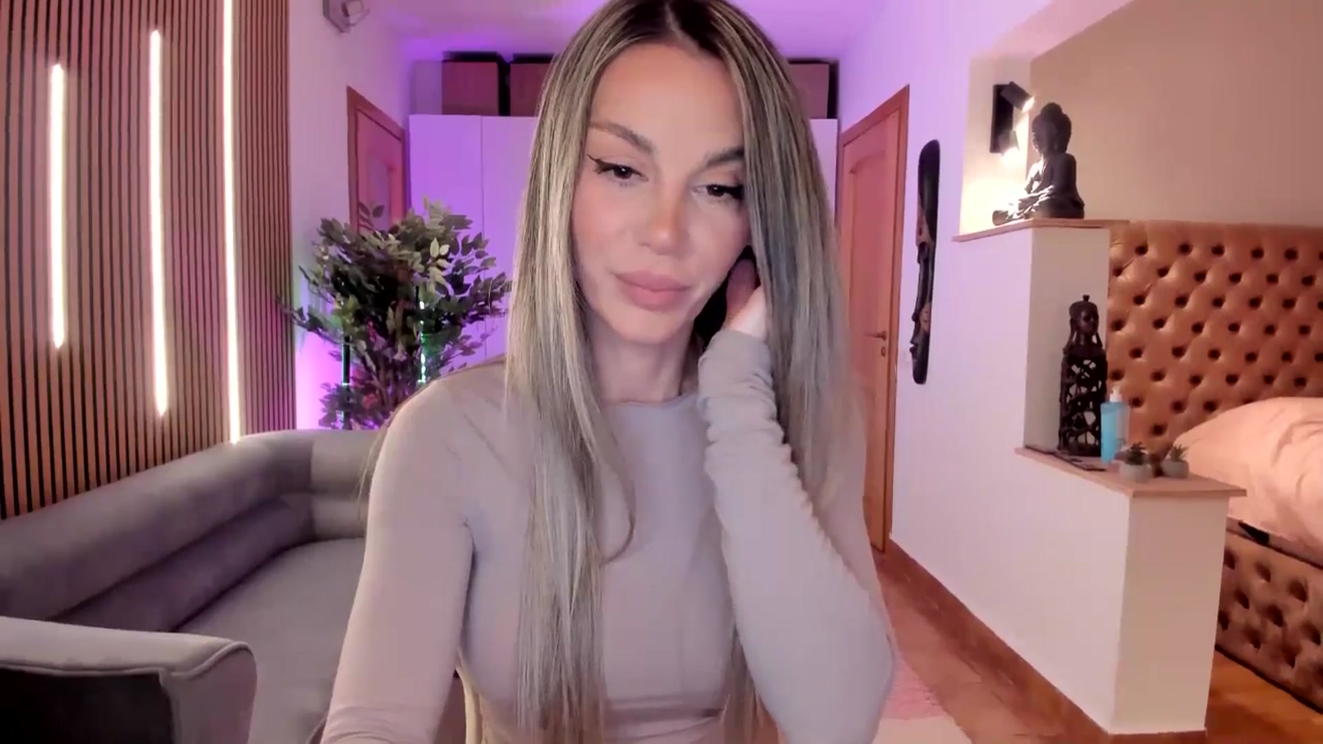 Gallery image thumbnail from Alesia_'s myfreecams stream on, 04/11/2026, 20:33 image 18 of 20